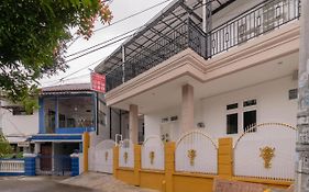 Reddoorz Syariah Near Summarecon Mall Bekasi